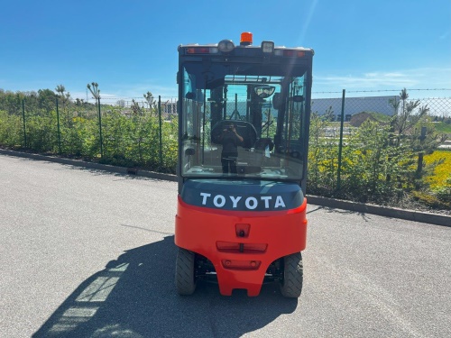 Čelní vysokozdvižný vozík Toyota 8FBMT35