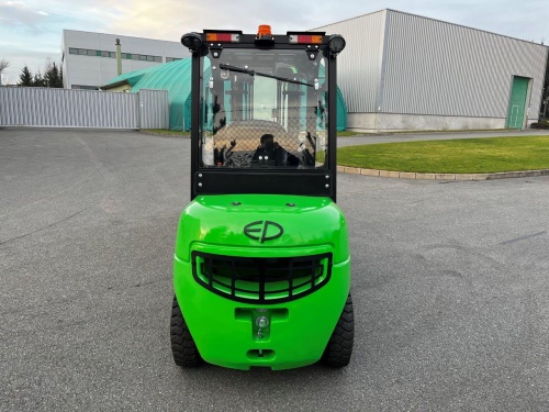 Čelní vysokozdvižný vozík EP EFL 302; 80V/410Ah