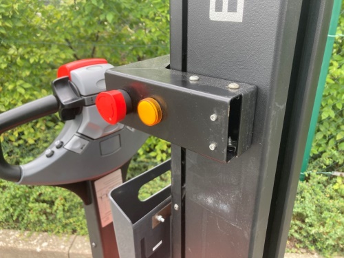 Elektrický vysokozdvižný vozík BT HWE 100