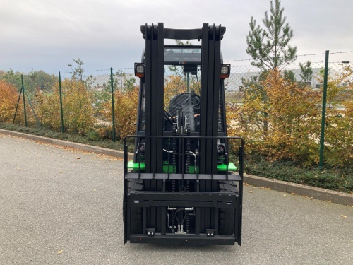EFL353 80V/410Ah; 200A externí nabíječ