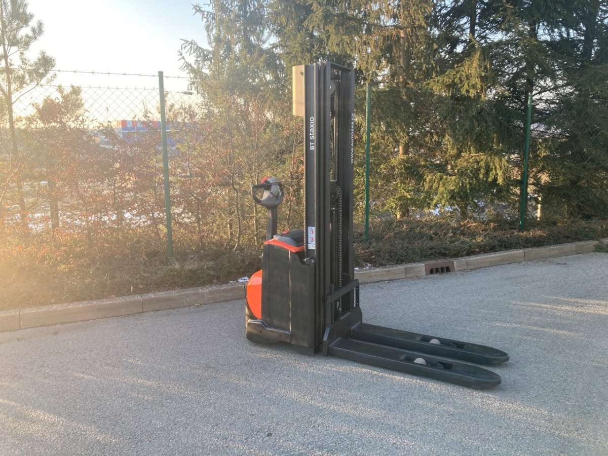 Elektrický vysokozdvižný vozík BT SWE 140