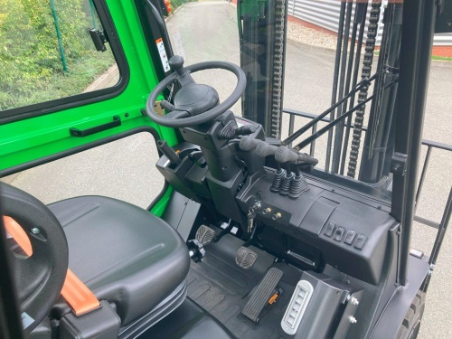 Čelní vysokozdvižný vozík EP CPCD35T8