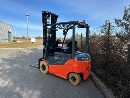 Čelní vysokozdvižný vozík TOYOTA 8FBMKT30