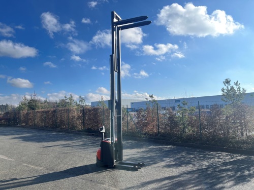 Elektrický nízkozdvižný vozík BT SWE 140