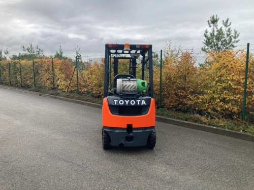 Čelní vysokozdvižný vozík TOYOTA 02-8FGF15