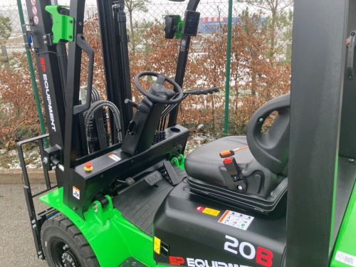 Čelní vysokozdvižný vozík EFL203 80V/230Ah; 60A, externí nabíječ