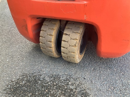 Čelní vysokozdvižný vozík TOYOTA 8FBET18