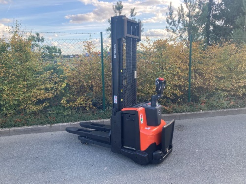 Elektrický nízkozdvižný vozík BT SWE 140 L