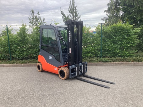 Čelní vysokozdvižný vozík TOYOTA 8FBMK20T