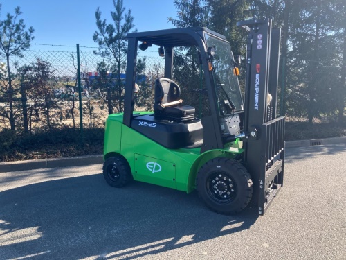 Čelní vysokozdvižný vozík EP EFL252X2; 80V/150Ah; 60A vestavěný nabíječ