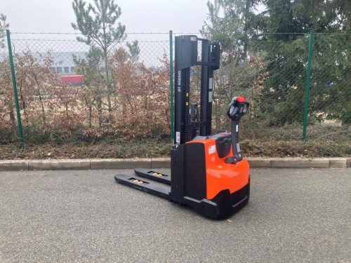 Elektrický vysokozdvižný vozík BT SWE 120 L
