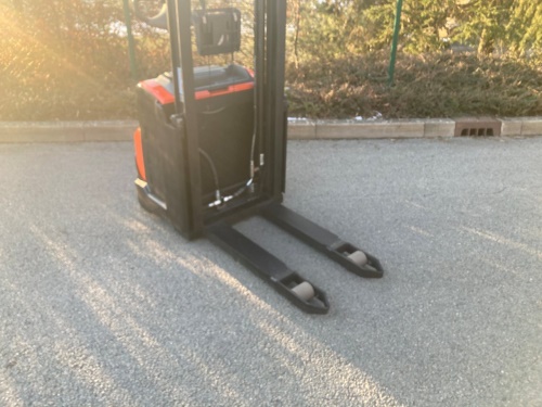 Elektrický nízkozdvižný vozík BT SWE 140