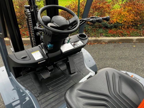 Čelní vysokozdvižný vozík TOYOTA 02-8FGJF35