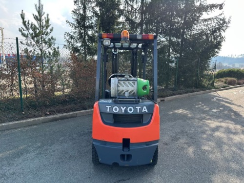 Čelní vysokozdvižný vozík TOYOTA 02-8FGF18