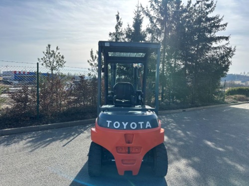 Čelní vysokozdvižný vozík TOYOTA 8FBMT45