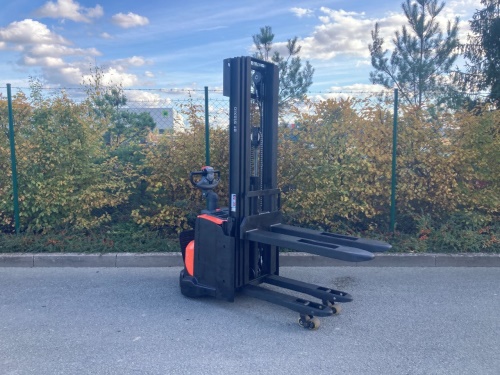Elektrický nízkozdvižný vozík BT SWE 140 L