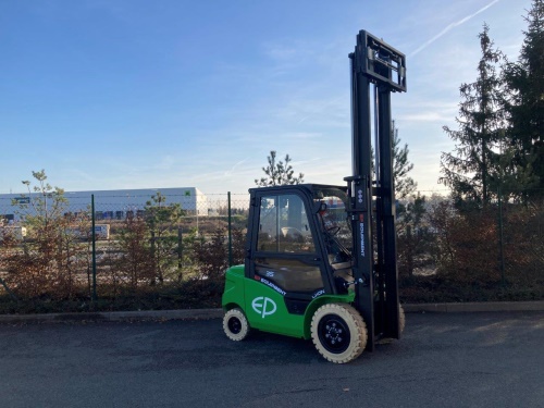 Čelní vysokozdvižný vozík EP EFL353 P 80V/460Ah; 200A externí nabíječ