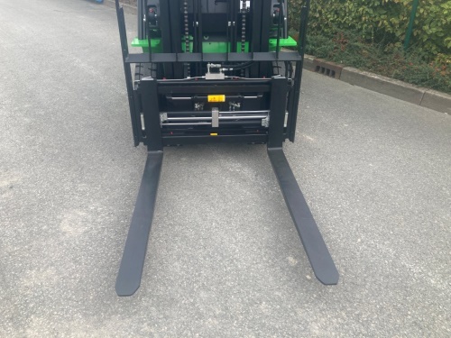 Čelní vysokozdvižný vozík EP EFL253 80V/280Ah; 150A externí nabíječ