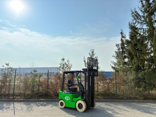 Čelní vysokozdvižný vozík EP EFL183; 80V/150Ah