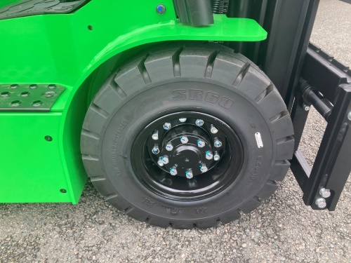 Čelní vysokozdvižný vozík EP EFL181; 48V/150Ah