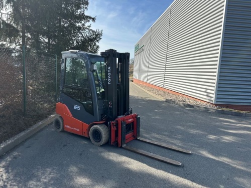Čelní vysokozdvižný vozík TOYOTA 8FBMK20T