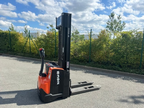 Elektrický vysokozdvižný vozík BT SWE 140