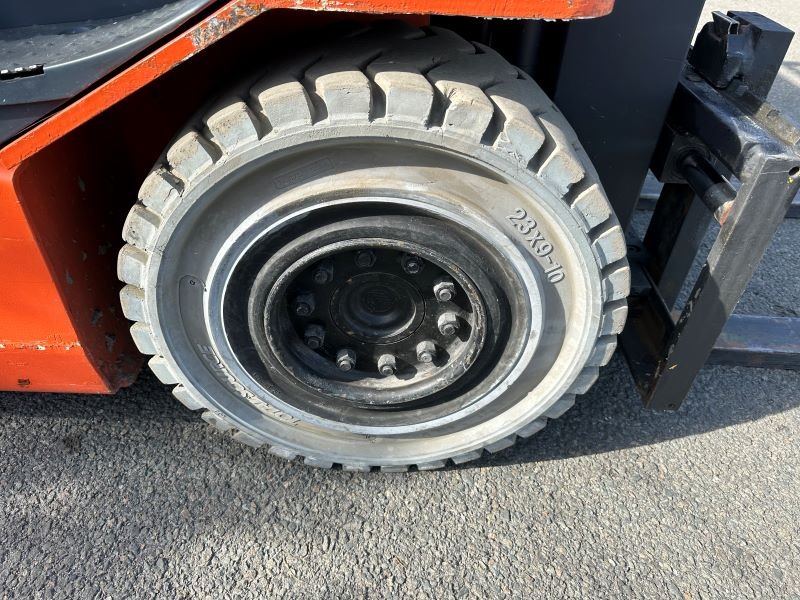 Čelní vysokozdvižný vozík TOYOTA 8FBMT25