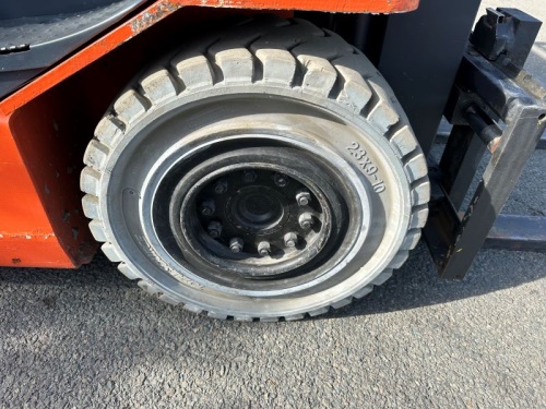 Čelní vysokozdvižný vozík TOYOTA 8FBMT25