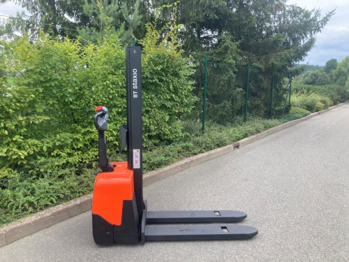 Elektrický vysokozdvižný vozík BT HWE 100