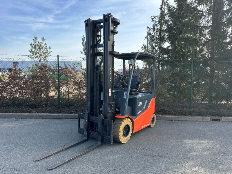Čelní vysokozdvižný vozík TOYOTA 8FBMKT30