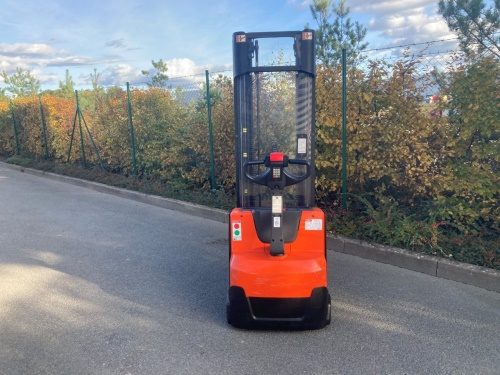 Elektrický nízkozdvižný vozík BT SWE 140