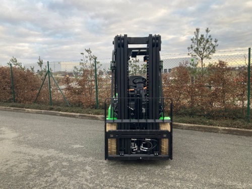 Čelní vysokozdvižný vozík EFL302X4; 80V/200Ah