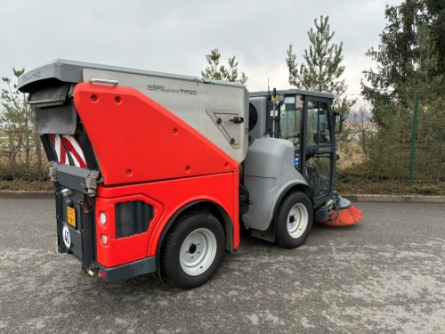 Víceúčelový komunální stroj HAKO Citymaster 1650