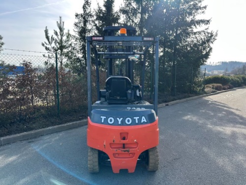 Čelní vysokozdvižný vozík TOYOTA 8FBMKT30