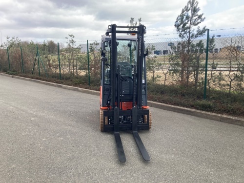 Čelní vysokozdvižný vozík TOYOTA 8FBMK16T