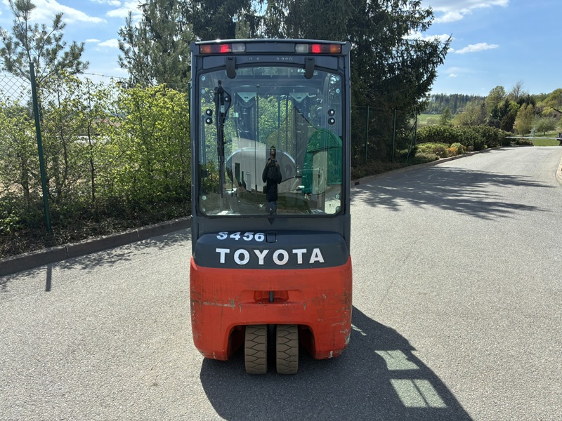 Čelní vysokozdvižný vozík TOYOTA 8FBE18T