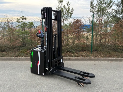 Elektrický vysokozdvižný vozík EP RSL161i; 24V/205 Ah (Li)