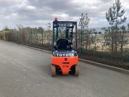 Čelní vysokozdvižný vozík TOYOTA 8FBMK16T
