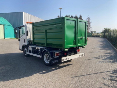 Komunální vozidlo ISUZU M21 TH
