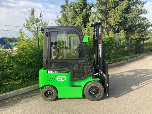 Čelní vysokozdvižný vozík EP EFL181 48V/150Ah; 50A vestavěný nabíječ