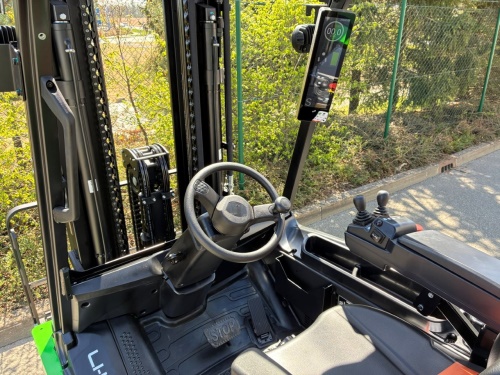 Čelní vysokozdvižný vozík EP EFL35 PRO; 80V/280Ah