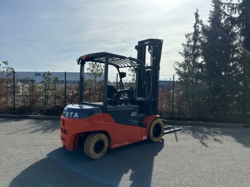 Čelní vysokozdvižný vozík TOYOTA 8FBMT 50