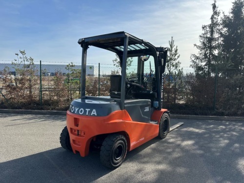Čelní vysokozdvižný vozík TOYOTA 8FBMT45
