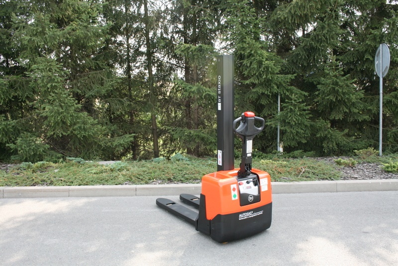 Elektrický nízkozdvižný vozík BT HWE 100