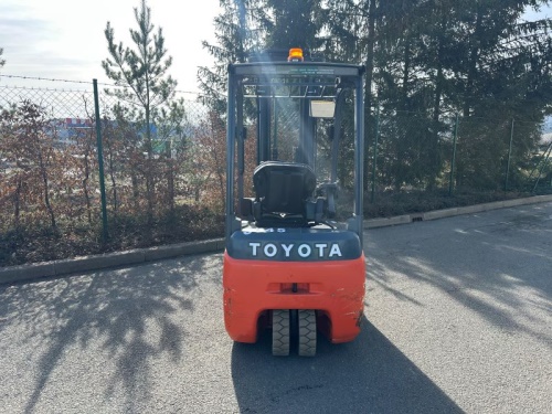 Čelní vysokozdvižný vozík TOYOTA 02-8FBET15