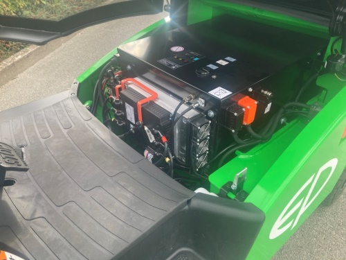 Čelní vysokozdvižný vozík EP EFL253 80V/280Ah; 150A externí nabíječ