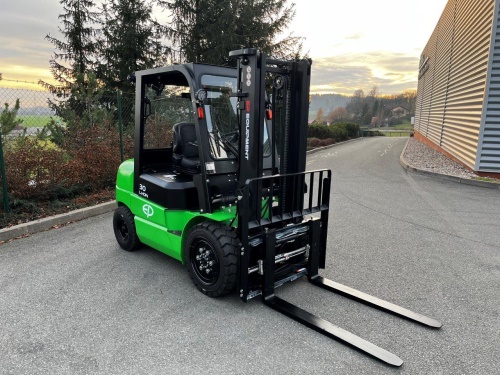 Čelní vysokozdvižný vozík EP EFL 302; 80V/410Ah