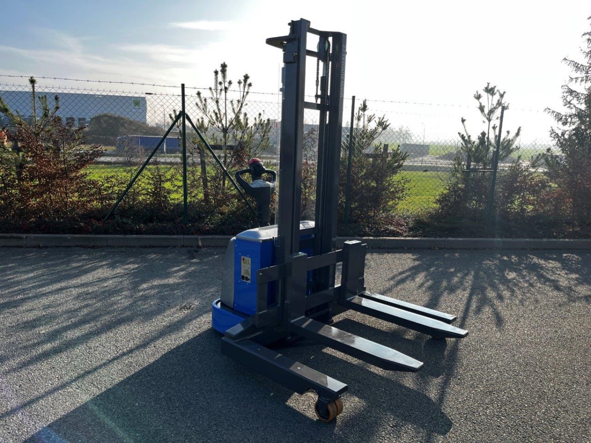 Elektrický čtyřcestný vysokozdvižný vozík ARMANNI 4 VIE AC 155/35 evo