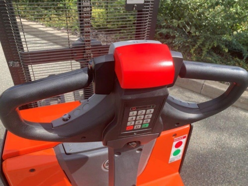 Elektrický vysokozdvižný vozík BT SWE 120