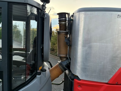 Víceúčelový komunální stroj HAKO CITYMASTER 600